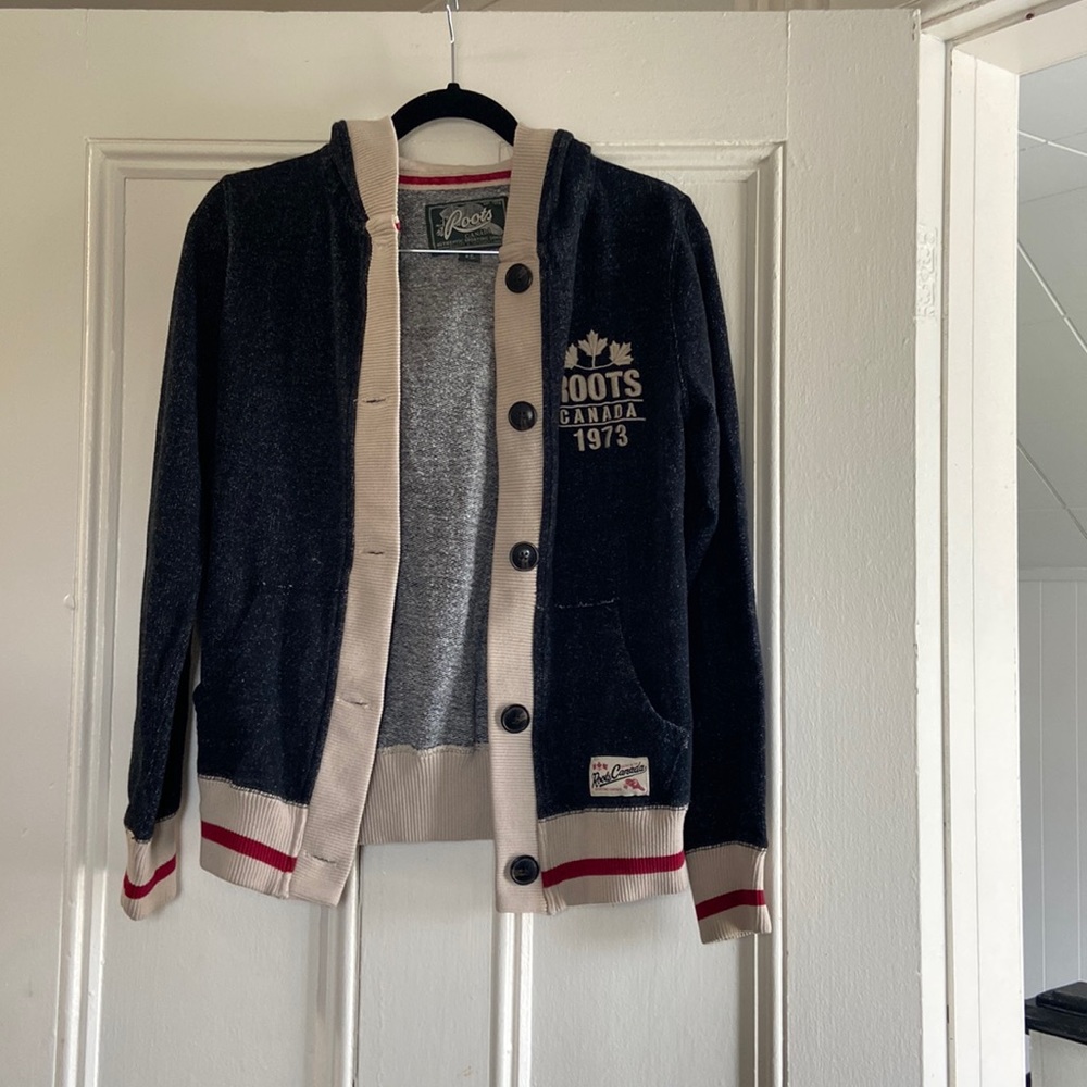 Roots sweater